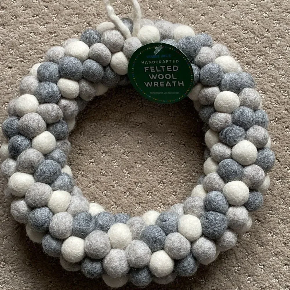 Trader Joe’s Felted Holiday Wreath – Gray & Cream, NWT